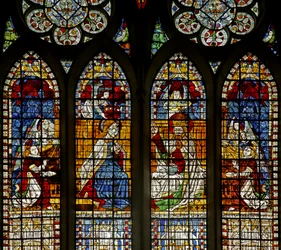 Fenster mit Darstellung der Krönung der Jungfrau Maria